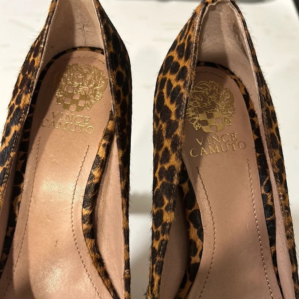 CHEETAH PLATFORM SHOE SIZE 9. VINCE CAMUTO
